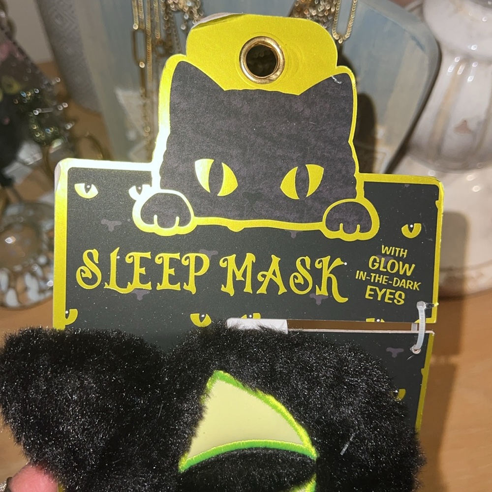 Sleep Mask 🐱 💋💄 - Picture 2 of 6